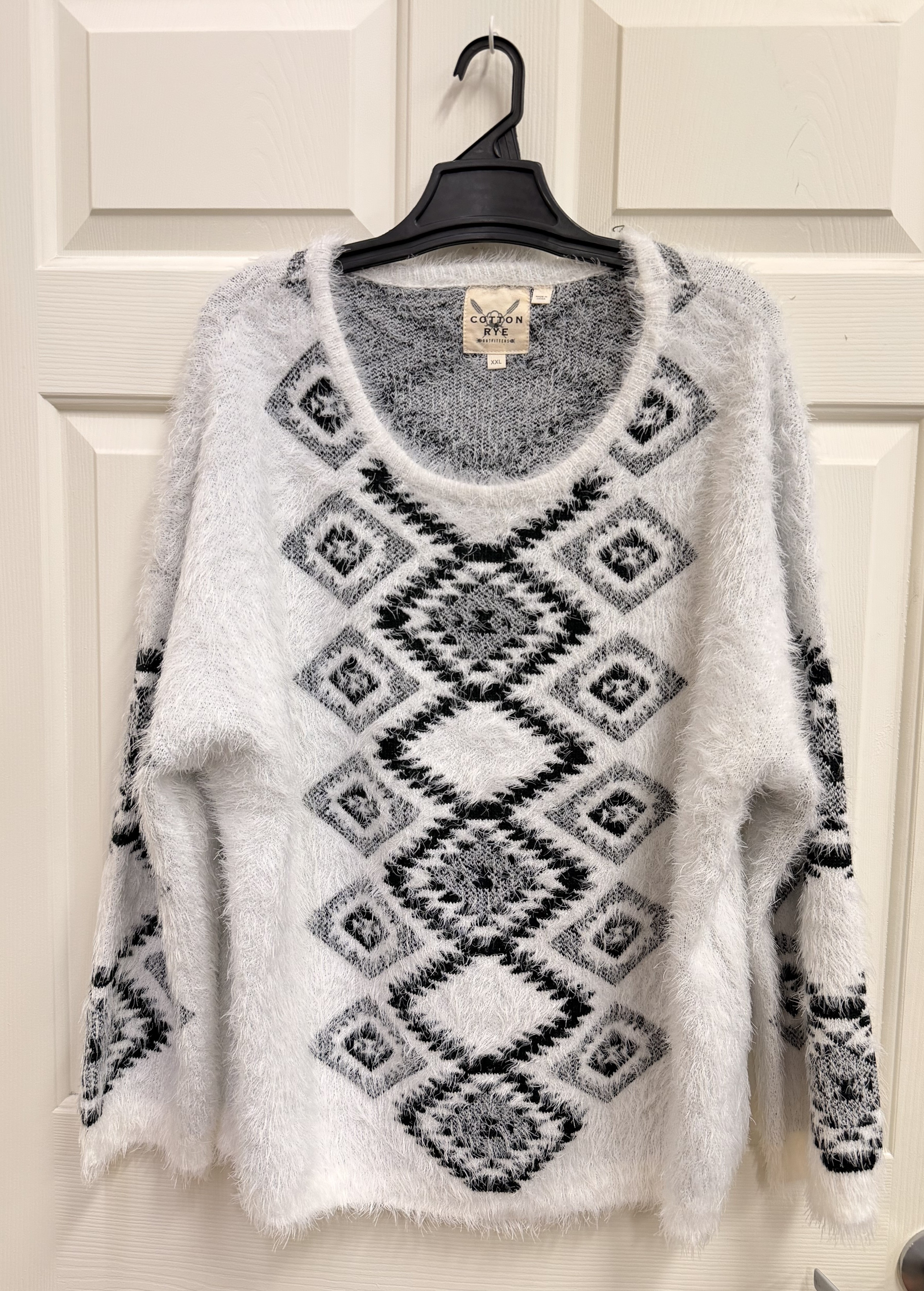 Cotton & Rye White/Black Aztec Women's Sweater CRK224M