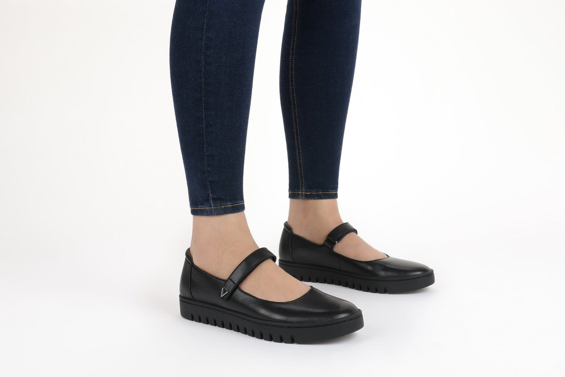 Vionic Black Leather Uptown Women's Mary Jane Flats J2229L1001